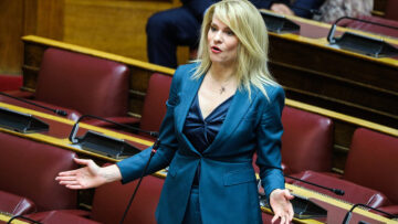 «Καταιγίδα» στον ΣΥΡΙΖΑ για την Τζάκρη - Σε απολογία η βουλευτής για το χαρακτηρισμό «άπατρις» στον Μητσοτάκη