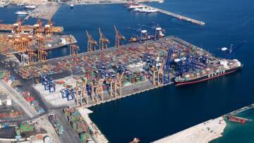 Πιέζουν οι Κινέζοι της COSCO για την προβλήτα στο λιμάνι