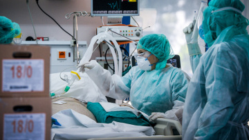 Κορωνοϊός στην Αττική: Εκκενώνονται κρεβάτια ΜΕΘ για ασθενείς με κορωνοϊό 