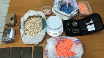 Εξάρχεια: Εξαρθρώθηκε σπείρα που διακινούσε ναρκωτικά - Χειροπέδες σε τέσσερα άτομα