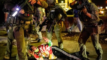 ΗΠΑ: Δυο αστυνομικοί πυροβολήθηκαν κατά τη διάρκεια διαδηλώσεων στο Λούισβιλ (βίντεο)