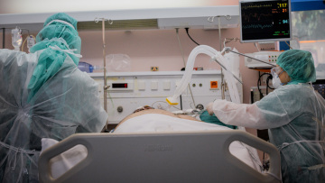 Κορωνοϊός: Μέτρα σήμερα ζητούν οι ειδικοί - Έξι νεκροί σε λίγες ώρες