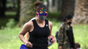 Κορωνοϊός: «Ασπίδα» και τα γυαλιά - Τι λένε οι ειδικοί