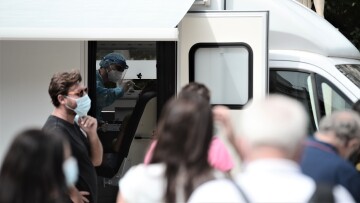 Κορωνοϊός: «Σαρώνουν» το κέντρο της Αθήνας με rapid test