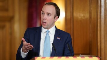 Κορωνοϊός - Βρετανία: «Πριν τα Χριστούγεννα η διάθεση του εμβολίου της Pfizer, αν εγκριθεί» λέει ο υπουργός Υγείας