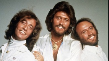 «Πώς να γιατρέψεις μια ραγισμένη καρδιά»: Το νέο ντοκιμαντέρ από το HBO για τους θρυλικούς Bee Gees 