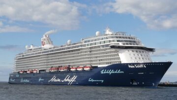 Κρουαζιερόπλοιο Mein Schiff: «Περιμένουμε τις εγκρίσεις των Αρχών για να συνεχιστεί το ταξίδι» λέει η TUI