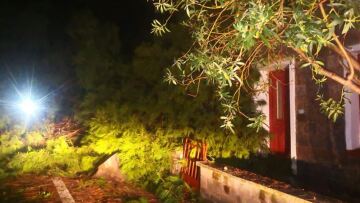 Καιρός: Η κακοκαιρία σάρωσε Λέσβο, δυτική Ελλάδα και Πελοπόννησο - Τι περιμένουμε για σήμερα (βίντεο)