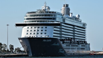 Έτοιμο να αναχωρήσει από τον Πειραιά το κρουαζιερόπλοιο «Mein Schiff 6» – Αρνητικοί όλοι οι έλεγχοι για κορωνοϊό 