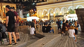 Κορωνοϊ'ος: Μεγάλη επιχείρηση της ΕΛΑΣ στις γεμάτες πλατείες της Αθήνας