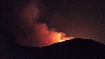 Μεσσηνία: Μαίνεται η φωτιά στη Χρυσοκελλαριά 