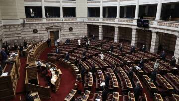Βουλή: Τέλος στον διορισμό συζύγων και συγγενών ως μετακλητών μετά τη θύελλα με την Ζαρούλια