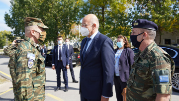 Στην Πρίστινα ο Δένδιας - Συναντήθηκε με στελέχη της Ελληνικής Δύναμης Κοσσυφοπεδίου