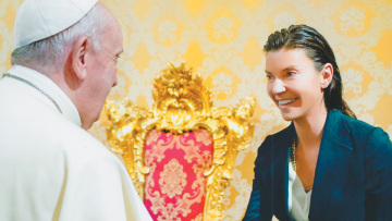 Μαρίνα Βερνίκου στο Βατικανό: «Θέλω να δω τον Πάπα», και τον είδε
