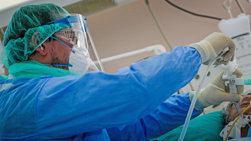 Κορωνοϊός: «Μαύρος» μήνας ο Οκτώβριος με 65 νεκρούς ως τώρα  - Μικρή κάμψη στα κρούσματα