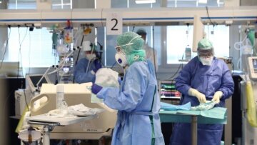 Παγκόσμιος Οργανισμός Υγείας: Η μεγάλη αύξηση των κρουσμάτων θα φέρει περισσότερους θανάτους 