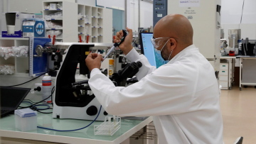 Κορωνοϊός - Γαλλία: Η Sanofi θα στηρίξει τη Johnson & Johnson στην παρασκευή του εμβολίου