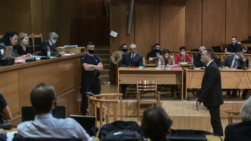 Δίκη ΧΑ - Μιχαλολιάκος: Το μόνο που έκανα, ήταν που σήκωνα το δεξί χέρι - Κασιδιάρης: Εξοντωτική η ποινή των 13 ετών