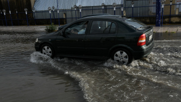 Καιρός: Επιδείνωση  με βροχές και καταιγίδες στη μισή Ελλάδα