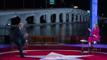 Ντόναλντ Τραμπ: Τα «άκουσε» από δημοσιογράφο για τις θεωρίες συνωμοσίας - «Δεν είστε ένας τρελός θείος»