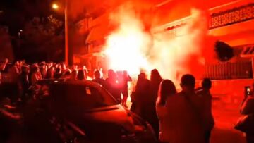 Επίθεση σε σκύλο στη Νίκαια: Συγκέντρωση με καπνογόνα έξω από το σπίτι του καθηγητή 