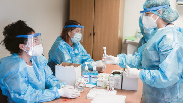 Κορωνοϊός: Σε πορτοκαλί συναγερμό πέντε περιοχές