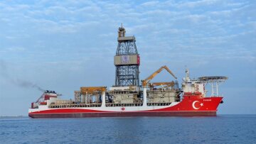 Στην Κωνσταντινούπολη «έδεσε» το τουρκικό γεωτρύπανο Κανουνί