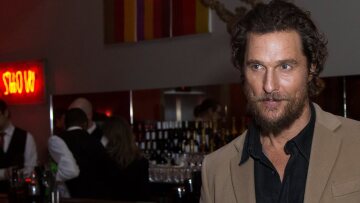 Μάθιου Μακόναχι: Η σεξουαλική επίθεση από άνδρα που δέχθηκε στα 18 του 