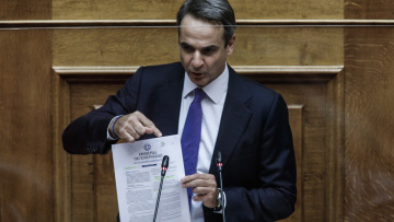 Μητσοτάκης: «κ. Τσίπρα εσείς καταργήσατε την προστασία της πρώτης κατοικίας τον Φεβρουάριο του 2019, νάτο το ΦΕΚ»