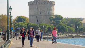 Κορωνοϊός: Τα 5.400 κρούσματα σε 7 μέρες ανησυχούν τους ειδικούς - Ποια άλλα μέτρα εξετάζουν