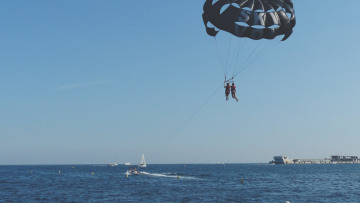 Συγκλονίζει η τραγωδία στη Ρόδο: Αδέρφια 13 και 15 ετών σκοτώθηκαν κάνοντας parasailing