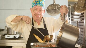 Ηλίας Μαμαλάκης: «Έκανα βλεφαροπλαστική στο αριστερό μάτι. Δεν έβλεπα πολύ καλά όταν παρακολουθούσα τηλεόραση»