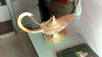 Ινδία: Απατεώνες πήραν €80.000 από γιατρό για το... λυχνάρι του Αλαντίν!