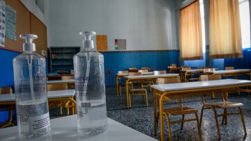 Κορωνοϊός: Υποχρεωτική χρήση μάσκας στα σχολεία – Πότε θα μπορούν να τη βγάζουν οι μαθητές 