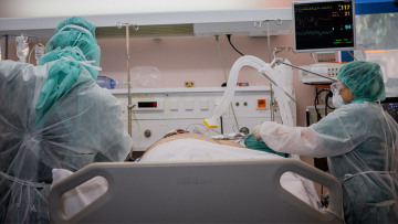 Κορωνοϊός: «Στενεύουν τα περιθώρια» στις ΜΕΘ - Εκτινάχθηκαν στους 179 οι διασωληνωμένοι 