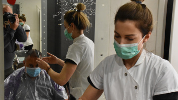 Κομμωτήρια: Ανοικτά το Σαββατοκύριακο - Από Δευτέρα κατεβάζουν ρολά