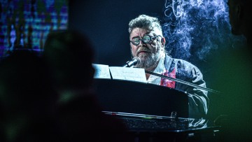 Στο «Σπίτι με το MEGA»: Ραντεβού Σάββατο βράδυ με τον Σταμάτη Κραουνάκη