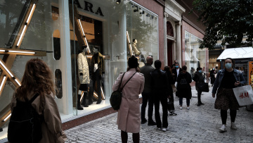 Lockdown: Τρέχουν να προλάβουν το κλείσιμο των καταστημάτων οι Αθηναίοι - Μεγάλες ουρές 