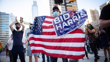 Ευρωπαίοι ηγέτες και αξιωματούχοι συγχαίρουν τον Μπάιντεν και αφήνουν αιχμές για τον Τραμπ