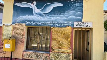 Πιερία: «Γκραφιτάς» ετών 71... μεταμόρφωσε ολόκληρο το χωριό του 