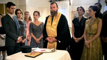 Άγριες Μέλισσες: Ο παπάς του Διαφανίου αποκαλύπτει το «θανάσιμο» μυστικό του Δούκα