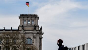 Κορωνοϊός - Γερμανία: Το πρώτο εμβόλιο θα εγκριθεί το νωρίτερο το πρώτο τρίμηνο του 2021