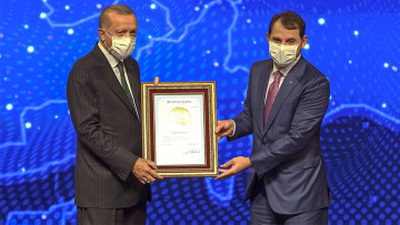 Ερντογάν: Τον «κρέμασε» ο ΥΠΟΙΚ γαμπρός του - Κλυδωνισμοί στην τουρκική οικονομία