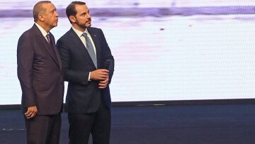 O γαμπρός του Ερντογάν «έπαιξε ξύλο» με τον νέο κεντρικό τραπεζίτη της Τουρκίας (Τζουμχουριέτ)