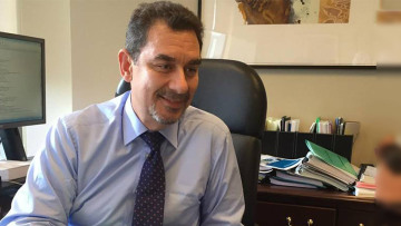 Κορωνοϊός: Ποιος είναι ο Άλμπερτ Μπουρλά, o Θεσσαλονικιός κύριος «Pfizer»