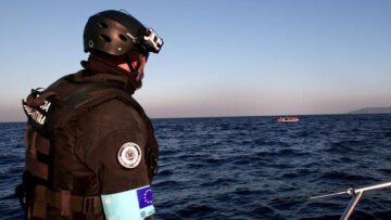 Διάσωση 35 μεταναστών από σκάφος της Frontex νότια της Γαύδου