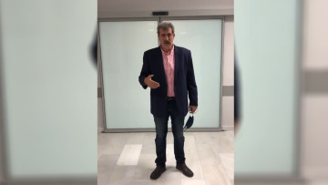 Αυτοψία - σόου Πολάκη έξω από τη ΜΕΘ του «Σωτηρία» χωρίς μάσκα! (Δείτε βίντεο)