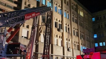 Ρουμανία: Οργή και θλίψη για την πυρκαγιά σε νοσοκομείο που στοίχισε τη ζωή σε 10 ασθενείς
