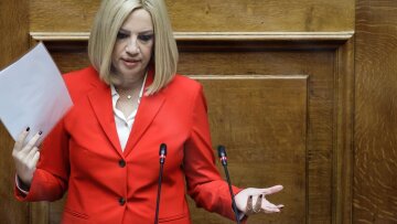 Γεννηματά σε Κουτσούμπα: «Παίζεις το παιχνίδι του Μητσοτάκη»