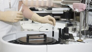 Ξεκινά η διαδικασία κυλιόμενης επισκόπησης για το εμβόλιο της Moderna